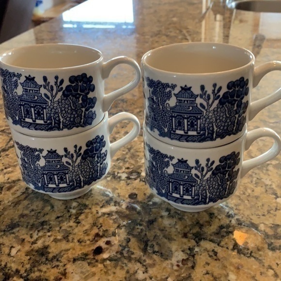 Vintage Churchill Blue Willow Ware set of 4 Tea Cups - Picture 7 of 14